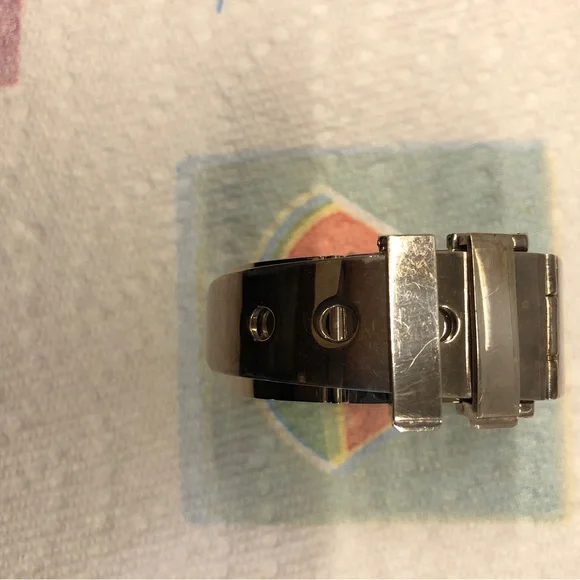Metropolitan Museum quarts watch stainless steel. needs a new battery